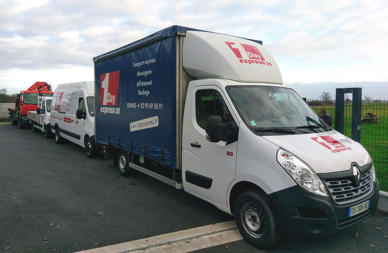 1 Day Express 35, fourgon baché léger pour livraison rapide